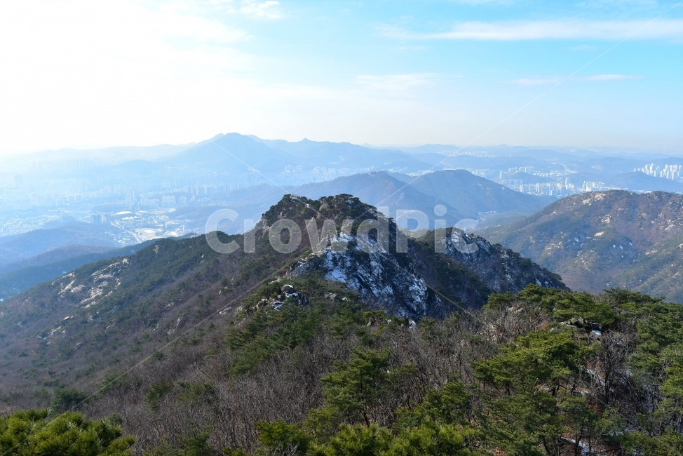 관악산,풍경,겨울,자연,눈,스포츠,등산,산행,nature,snow,겨울풍경,느낌,아름다운,신비로운,경이로운,기암,바위,암봉,암릉,다큐,필,힐링,명산,landscape,winter,season,트레킹,100대명산,인기명산,조망,전망,정부청사,6봉,수목원능선,바윗길,암릉길,명품송,소나무,명품코스,설경,겨울,계절,winter,season,자연,풍경,nature,landscape,한국자연풍경,한국자연경관,korea nature landscape,slope,경사,mountain,산,mountain range,산맥,outdoors,옥외