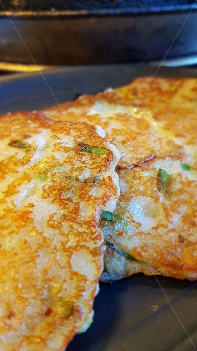 음식,먹거리,맛있는,감자전,부침개,먹음직스러운,전통먹거리,우리먹거리,맛집,먹방,찌지미,지지미,감자부침개,음식,식재료,요리,food,cook,meal,dishes,food reserves,한식,한국음식,한국요리,korean food,korean dishes,korean meal,korean cook,디저트,간식,후식,dessert,snack