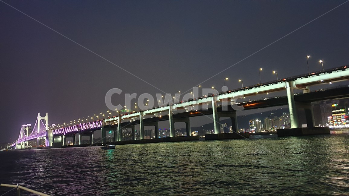 광안대교,광안리,부산야경,바다야경,요트,다리,하늘,바다,불빛,야경,바다위,부산,랜드마크