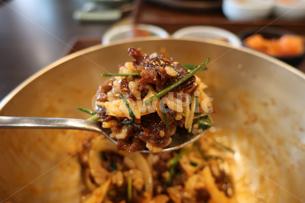 매운한우육회비빔밥,비빔밥,육회,맛있는점심,점심