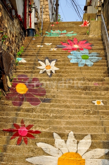 부산,여행,내일로,기차여행,동네,마을,계단,그림,페인팅,꽃,아트,art,trip,travel,traintrip,village,stairs,flowers,painting,예술,art,도시,풍경,city,landscape,banister,난간,handrail