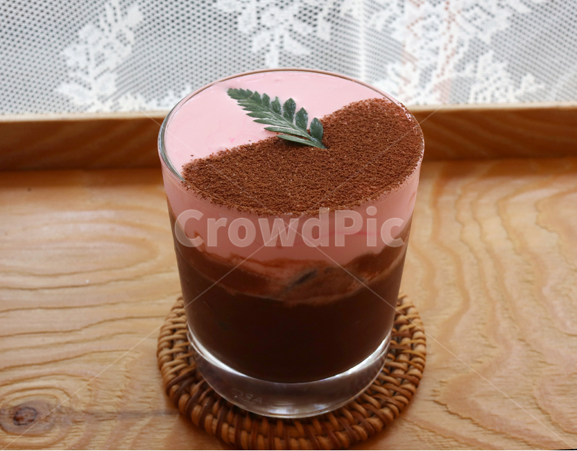 음료,초코슈페너,초코,컵,테이블,플레이팅,초코음료,음료수,drink,beverage
