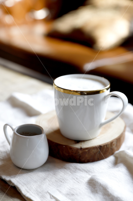 커피,라떼,컵,카페,감성,하얀머그,화이트머그,화이트컵,하얀컵,아침,coffee,cafe,mug,morning,커피,카페,coffee,cafe,감성,sensible,feeling