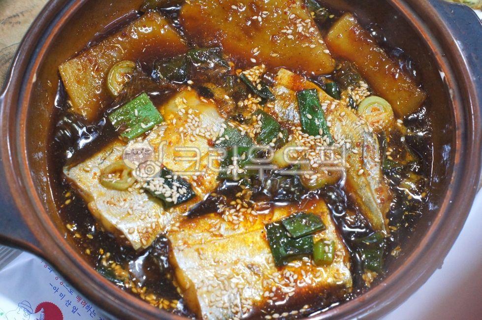 ,stewedjejubeltfish,plating,Braised cutlassfish,local food,fishdishes,Jeju local food,jejulocalfood,fishcuisin,galchijorim,Korean food,kfood,cooking,foodpresentation,seafood,food,braisedcutlassfish,fish dishes,Jeju braised cutlassfish,fish,Plating,localfo