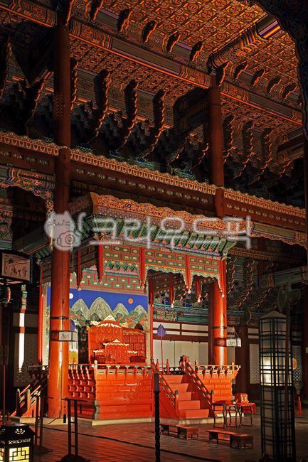 용상,어좌,일월오봉도,경복궁,북궐,정전,법궁,근정전,국보제223호