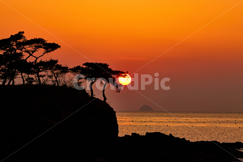 일몰,석양,솔섬,용,부안,서해,자연,풍경,nature,landscape,한국자연풍경,한국자연경관,korea nature landscape,실루엣,그림자,silhouette,shadow,outdoors,옥외,sunset,dawn,새벽,red sky,붉은 하늘,sky,하늘,dusk,황혼