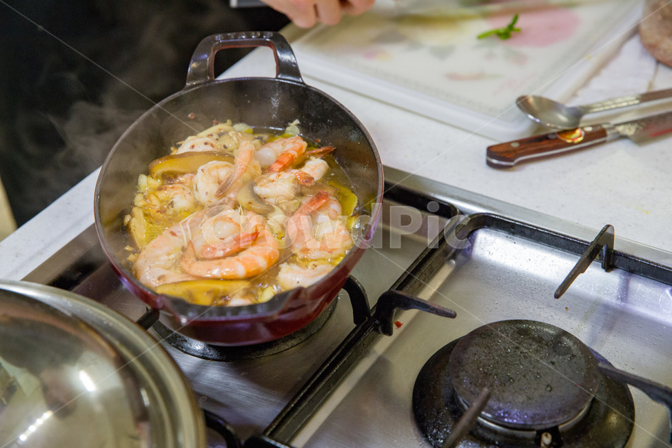 cooked,cuisine,delicious,dinner,dish,food,fresh,gambasalajillo,gourmet,healthy,lunch,meal,olive,plate,restaurant,sauce,seafood,shrimp,tasty,감바스,새우,해물요리,유럽전통요리,유럽음식,마늘,갈릭,음식,식재료,요리,food,cook,meal,dishes,food reserves,양식,서양음식,서양요리,western food,western dishes,western meal,western cook