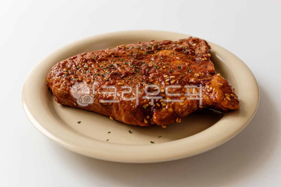 목살바베큐,바베큐,목살,돼지고기,고기,바비큐,돼지고기목살,스테이크,양념,소스,구이,음식,식사,식품,식료품,재료,식재료,음식재료,클로즈업,부드러운