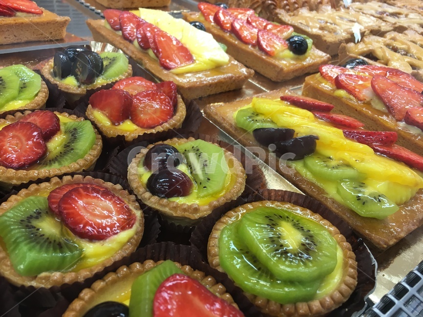 타르트,키위,딸기,빵집,브레드,bread,tarte,kiwi,새콤한,상큼한,맛있는,간식,다과,과일,진열