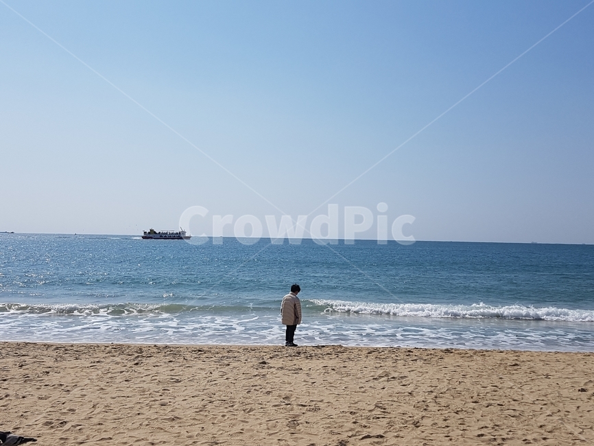 속초,바다,물,자연,옥외,사람,water,sea,ocean,nature,outdoors,person,human,어린아이,아이,고독,쓸쓸함,쓸쓸