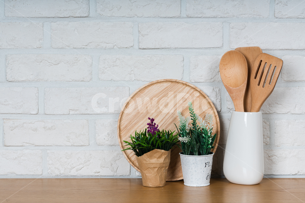 ceramic,spatula,cooking utensil,pattern,bright,Clean,inside,space,interior,pot,modern,trim,organize,neat,brick,cooking,kitchen utensils,kitchen,housewife,green,reflection,tree,shelf,flower,Tray,spoon and chopsticks,background,Spoon,plant,circle