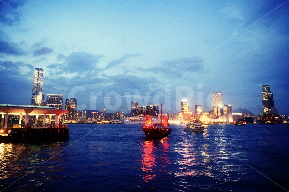 바다,항구,홍콩,풍경,야경,배,돗단배,빌딩,하늘,구름,nightview,view,landscape,sea,도시,풍경,city,landscape,교통,교통수단,traffic,transportation,야경,밤,nightscape,night,해외,외국,세계,foreign,oversea,world,vehicle,차량,watercraft,선박