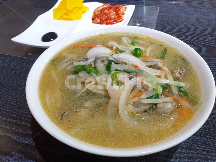 중국요리,중화요리,짬뽕,굴짬봉,음식,요리,조리,반찬,food,cook,중국집,맛집,noodle,젓가락,그릇,국물,기름기,기름,해물,식당,음식,식재료,요리,food,cook,meal,dishes,food reserves,면류,면요리,noodles,중식,중국음식,중화요리,chinese food,chinese dishes,chinese meal,chinese cook