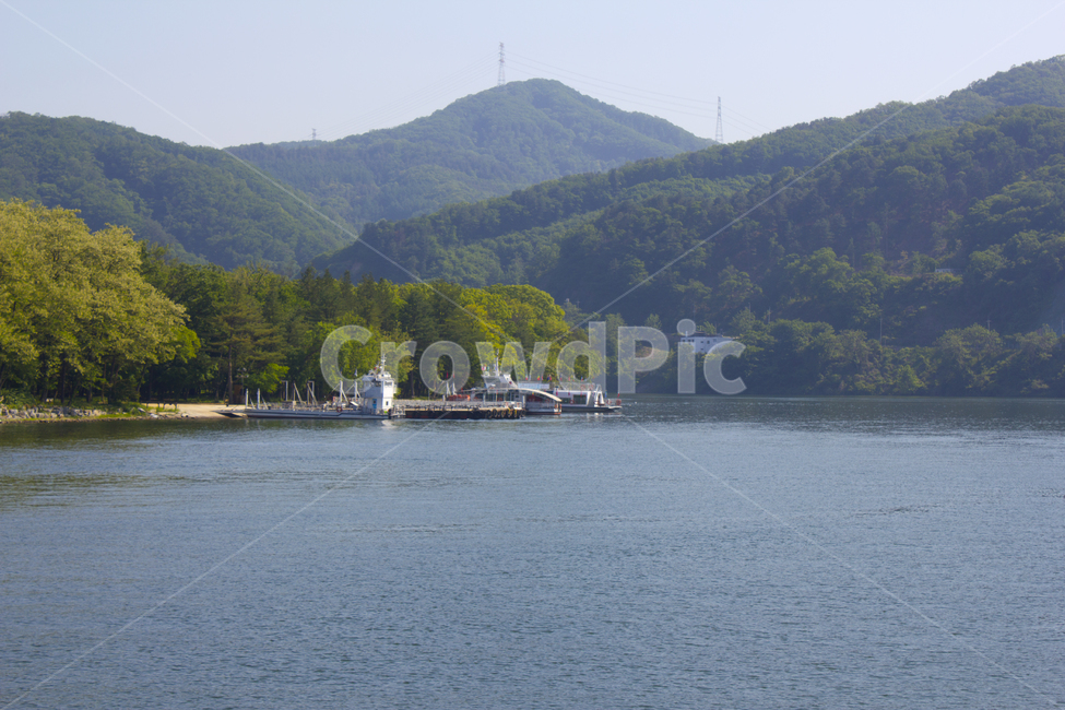 남이섬,한국,대한민국,아시아,산,풍경,자연,물,강,호수,나무,숲,하늘,낮,물결,먼산,배,여객선,교통수단,관광지