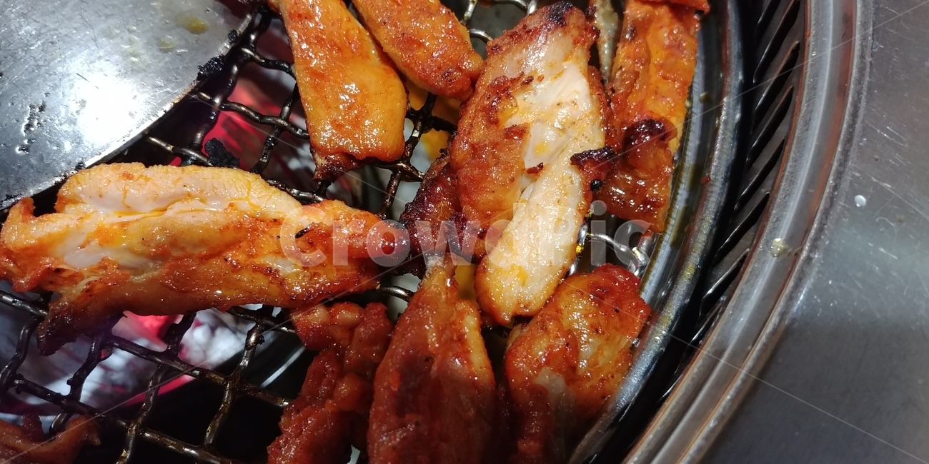 음식,닭갈비,숯불,고기,닭고기,조리,굽기,뜨거움,열,열기,연기,맛,식재료,요리food,cook,meal,육류,meat,한식,한국음식,한국요리,food,korean,dishes,음식,식재료,요리,food,cook,meal,dishes,food reserves,육류,고기,meat