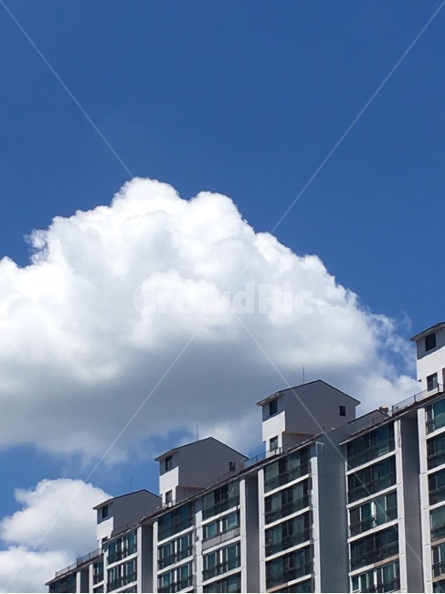 구름,하늘,감성,색감,아파트,cloud,apartment,sky,건축물,건물외관,exterior,building,structure,architecture,construction
