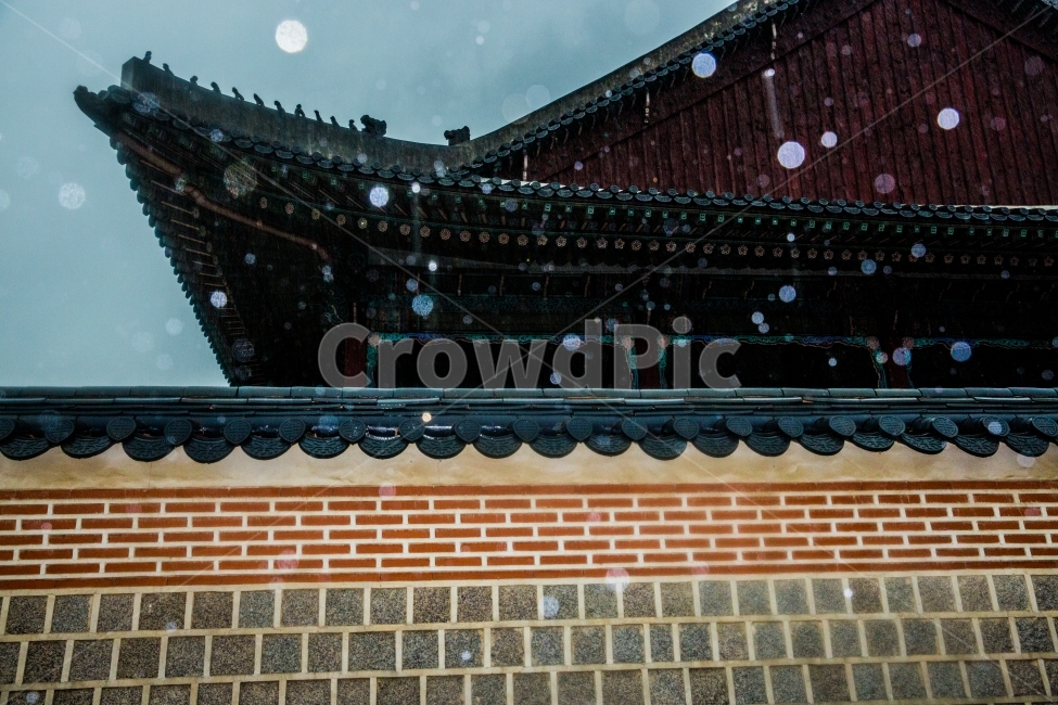 궁,경복궁,담장,비,눈,처마,궁궐,흐림,전통적인,겨울,계절,winter,season,한국전통,한국문화,korean traditional,korean culture,건축물,건물외관,exterior,building,structure,architecture,construction