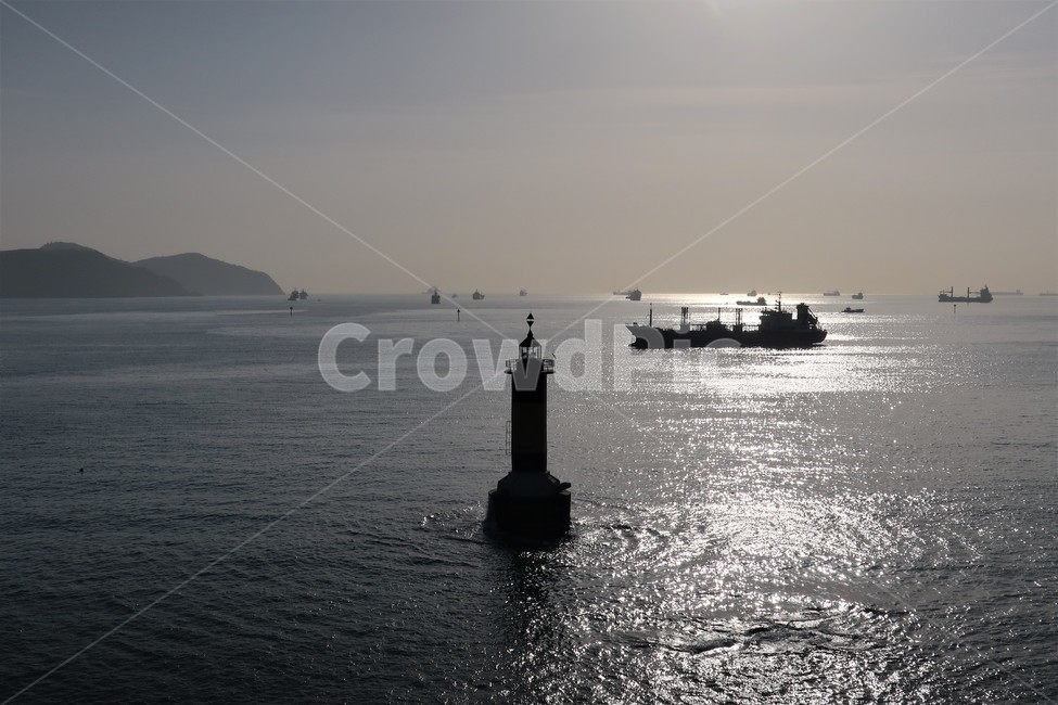 바다,풍경,부산,해변,관광,등대,선박,정박,수평선,해상,등대,lighthouse,실루엣,그림자,silhouette,shadow,transportation,교통,boat,보트,vehicle,차량