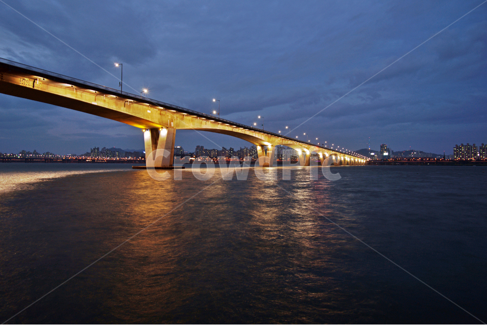night view,Han River Bridge,Wonhyo Bridge,reflection,light,fire,Han River