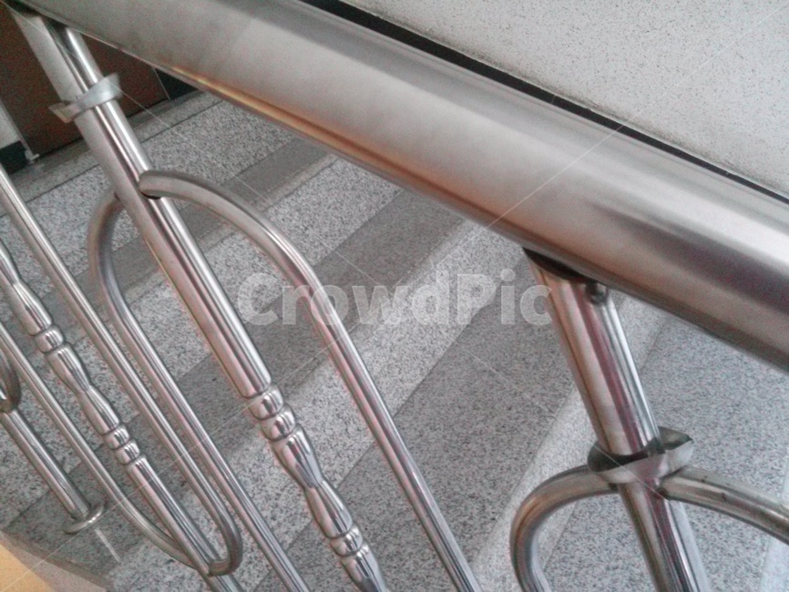 난간,banister,handrail,계단,stairs,회색,은색,silver,gray,금속,metal
