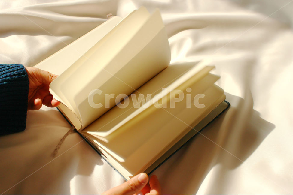 일기,일기장,다이어리,메모,기록,신체일부,몸,손,hand,body,diary,사람,인물,인간,human,person,신체일부,몸,body,감성,sensible,feeling,휴식,힐링,rest,relaxation,healing