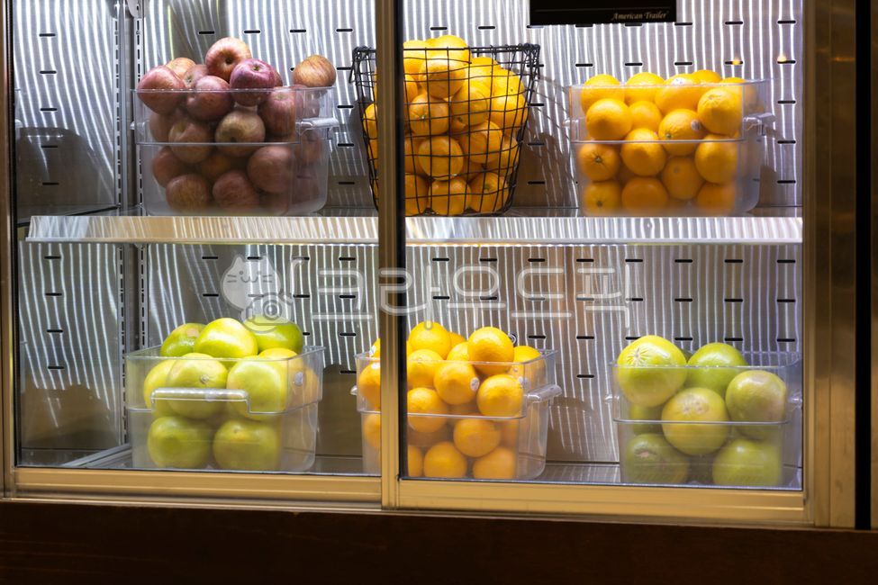 refrigerated,citrus fruits,oranges,fruit,display stand,food,contained,sale,glass window,showcase,fresh,apples