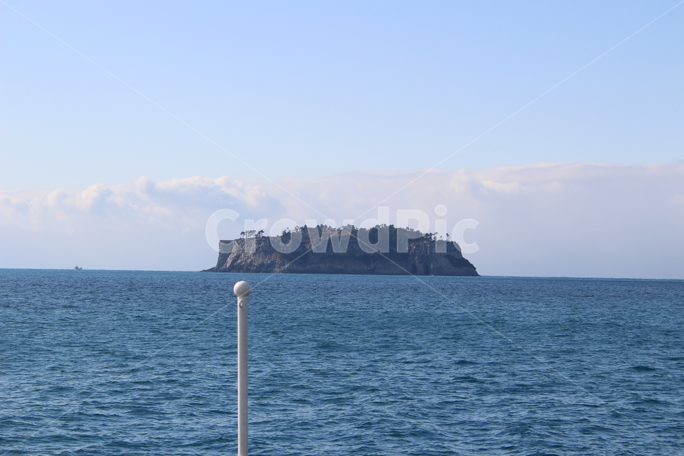 바다,섬,외로움,푸른바다,작은섬,island,koreanisland,자연,풍경,nature,landscape,land,땅,outdoors,옥외,water,물,sea,ocean,대양,shoreline,해안선,coast,연안