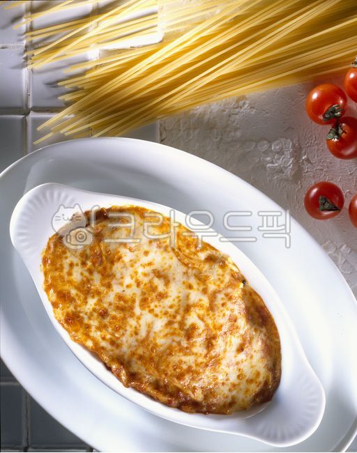 ingredient,restaurant,tomato,sauce,bowl,delicious,food,cheese,pasta,cooking,roast