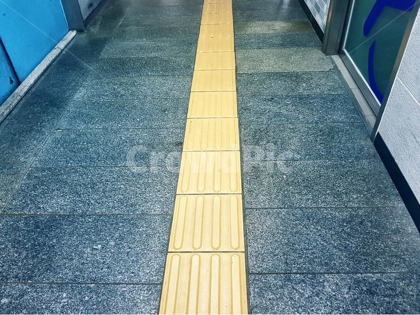 장애인,안내,장애인안내라인,직선,노랑,복도,길