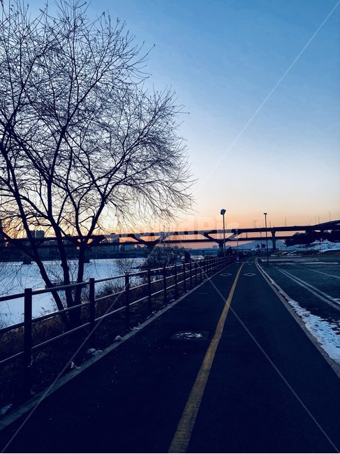 겨울,한강공원,뚝섬,뚝섬한강공원,한강,공원,저녁,겨울,계절,winter,season,자연,풍경,nature,landscape,road,도로,freeway,고속 도로,highway,고속도로
