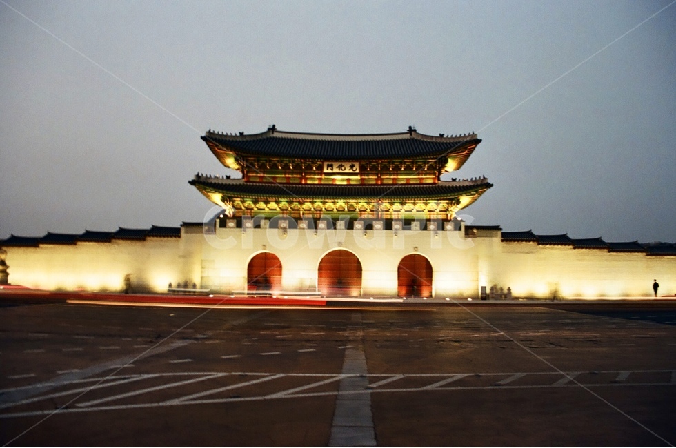 광화문,전통,한국적,tradotional,korea,한국,건물,건축,전통건축,도시,city,도로,거리,street,road,풍경,landscape,배경,background,야경,밤,nightview,night,view,빛,light,하늘,sky,한국전통,한국문화,korean traditional,korean culture,랜드마크,landmark,tourist attraction,한국랜드마크,한국관광지,한국명소,korea landmark,korea tourist attraction