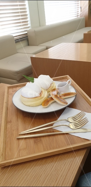 브런치,커피,까페,감성,생크림,아메리카노,분위기,빵,핫케익,음식,식재료,요리,food,cook,meal,dishes,food reserves,디저트,간식,후식,dessert,snack