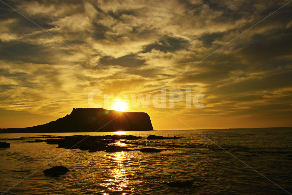 제주도,성산일출봉,일출,광치기해변,light,빛,flare,플레어,sunlight,햇빛,nature,자연,outdoors,옥외,한국자연풍경,한국자연경관,korea nature landscape