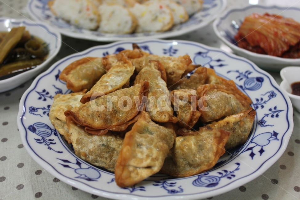 튀김만두,frieddumplings,만두,dumpling,음식,food,요리,cook,홈쿡,homecook,음식,식재료,요리,food,cook,meal,dishes,food reserves