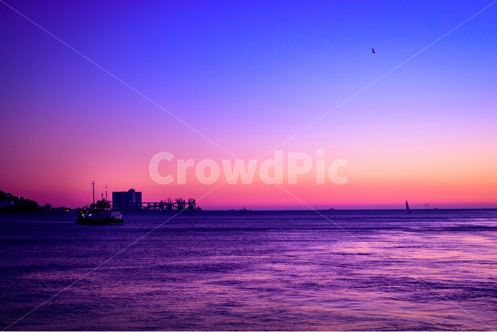 바다,석양,노을,수평선,풍경,sea,sunset,landscape,풍경사진,감성사진,해질녘,보랏빛,자연,풍경,nature,landscape,색깔,색상,색채,색감,color sense,color sensitivity,feeling of color,transportation,교통,boat,보트,vehicle,차량,outdoors,옥외