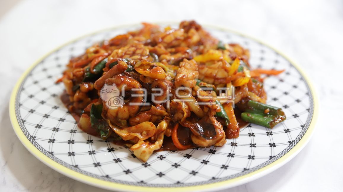 cabbage,onion,kdreancook,redpepperpaste,green onion,stirfriedfood,spicy,Stirfried squid,chili powder,calamari,koreancuisine,squid,Spicy,snack,plate,chili pepper paste,vegetable,stirfriedsquid,redpepperpowder,stirfried dishes,Korean food,ingredients,cookin