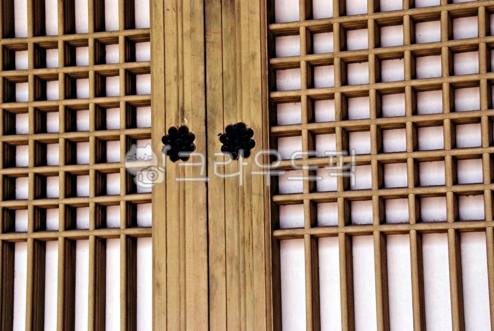 door,closed,window paper,plaid,doorknob