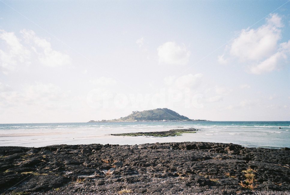 제주도,바다,하늘,필름사진,빈티지,빛,자연,풍경,nature,landscape,한국자연풍경,한국자연경관,korea nature landscape,제주도,jeju,jeju island,outdoors,옥외,land,땅,water,물,shoreline,해안선,ocean,대양,sea