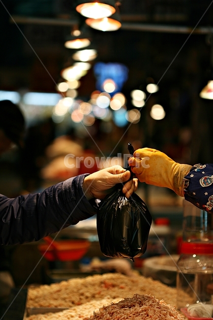 젓갈,생선,바다,어시장,배,시장,마트,마켓,market,mart,market place,사람,인물,인간,human,person,신체일부,몸,body