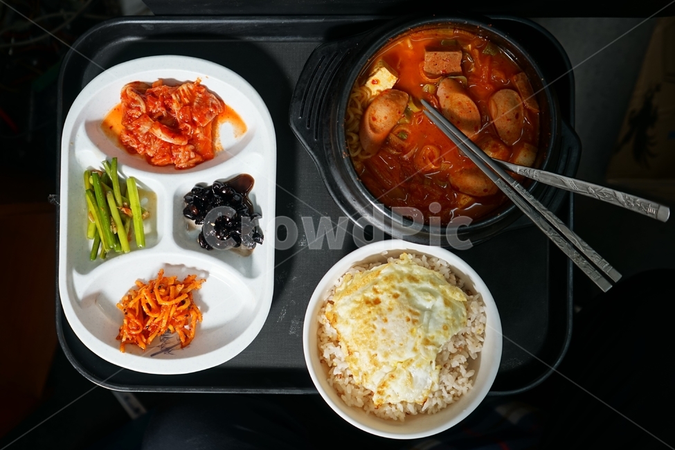 부대찌개,식사,계란,햄,소세지,숫갈,배달음식,맛집,budaechigae,egg,ham,sausage,반찬,접시,계란부침,음식끼니,한국음식,meal,food,뚝배기,매콤,소시지,라면사리,한식,k푸드,음식,식재료,요리,food,cook,meal,dishes,food reserves,한식,한국음식,한국요리,korean food,korean dishes,korean meal,korean cook