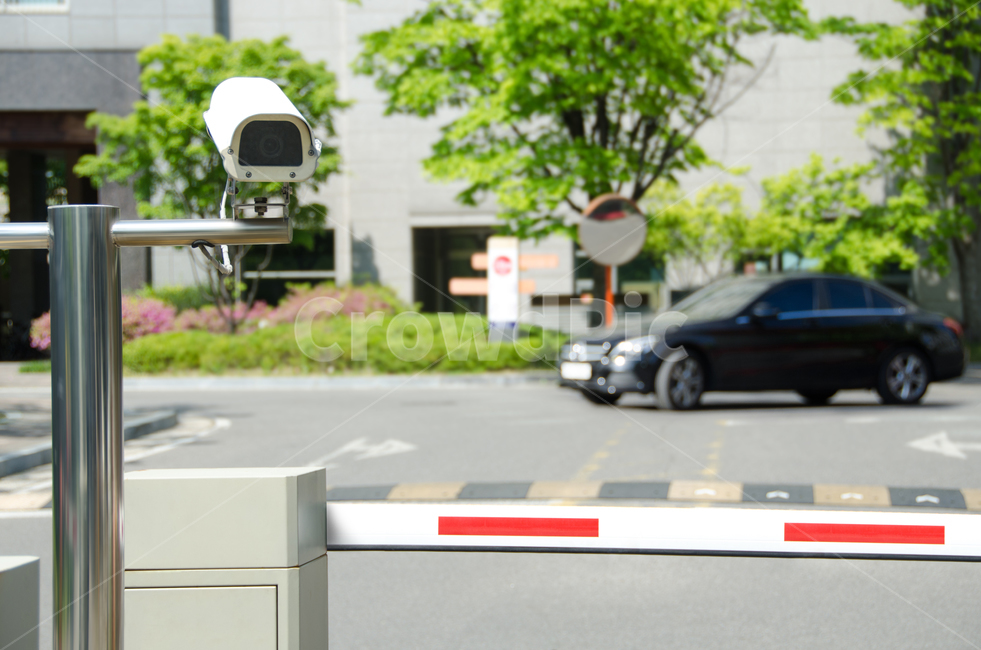 cctv,감시카메라,주차차단기,자동차,보안,주차장,거리,도로,집,아파트,보안카메라,제어,야외,경보,도시,렌즈,사생활보호,경비,장비,감시,기록,카메라,시스템,보호,비디오,기술,안전,전자,나무,꽃,주택,차단기,번호판인식,차량번호,차량번호인식,정보통신기술,전자기기,전자제품,it,information,technology,electronic equipment