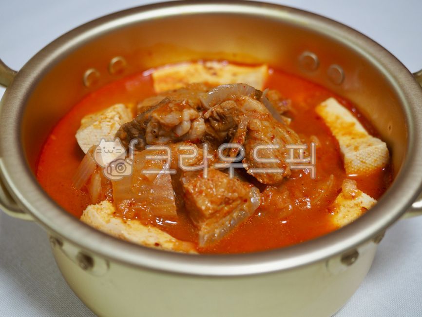 음식,김치,김치찌개,한국음식,한국문화,아시아음식,배경,스튜,매운음식,요리,food,kimchi,kimchistew,koreanfood,koreanculture,asianfood,background,stew,spicyfood,cooking,웰빙,웰빙음식,전통음식,한국전통음식,음식문화,두부,빨간색,wellbeing,wellnessfood,traditionalfood,koreantraditionalfood,foodculture,tofu,red,식사,meal,돼지고기,pork,냄비,양은냄비