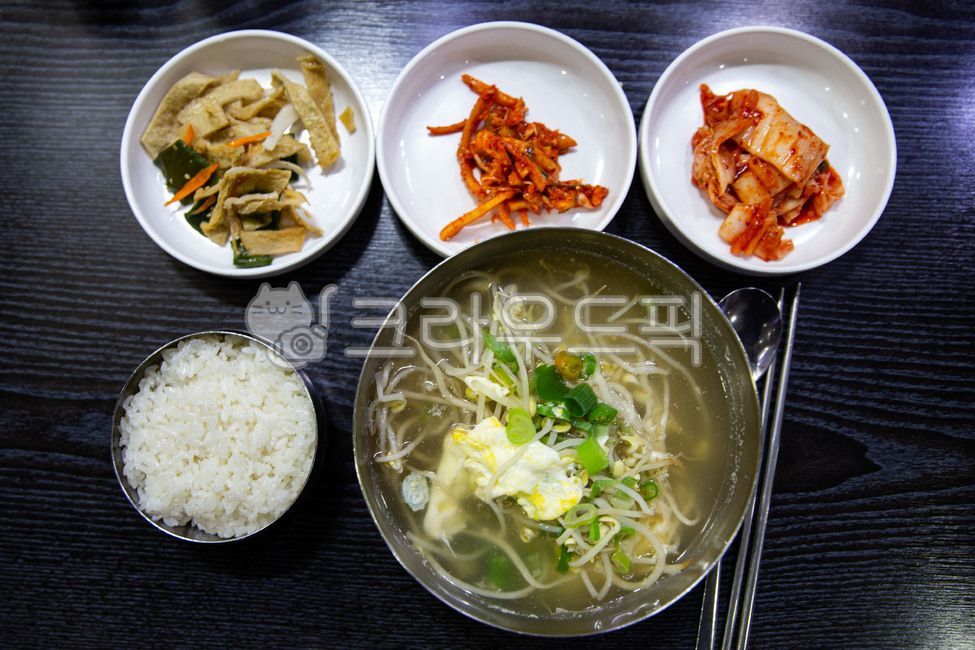 콩나물,콩나물국밥,뚝배기,달걀,파,국물,한국전통음식,맑은음식,beansprouts,beansproutssoup,earthenpot,egg,greenonion,soup,koreantraditionalfood,clearfood