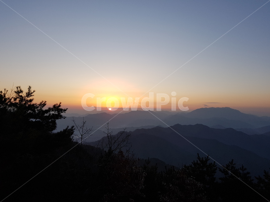 아침,새벽,새해,산,풍경,자연,풍경,nature,landscape,outdoors,옥외,sunset,일몰,red sky,붉은 하늘,sky,하늘,dusk,황혼,dawn