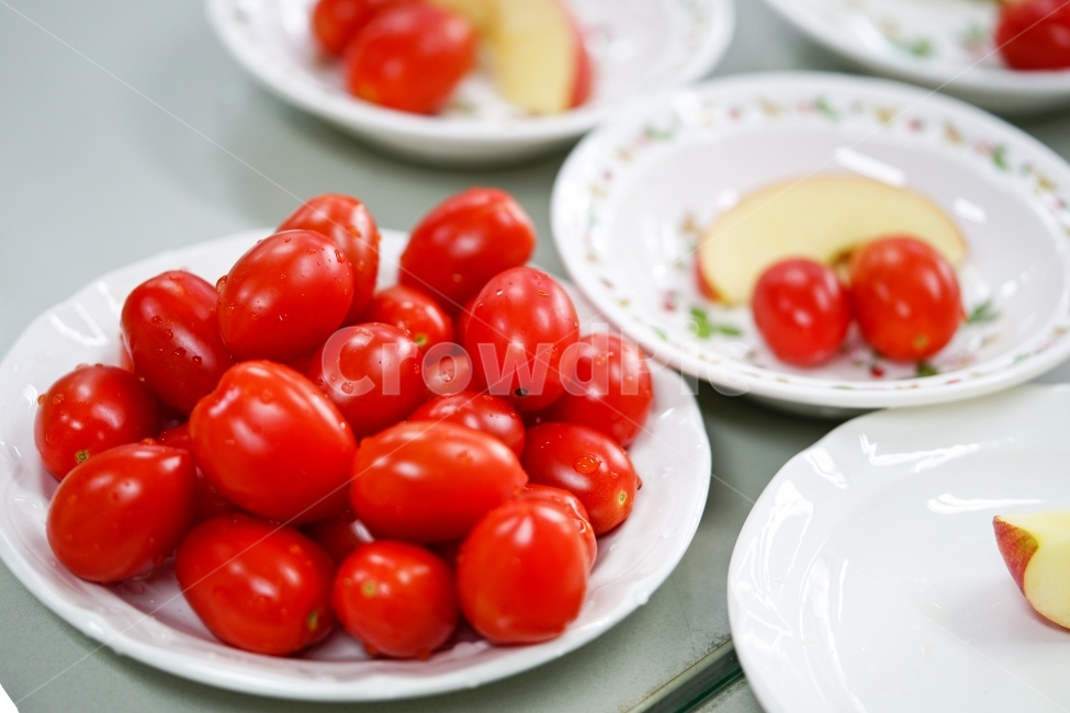 과일,방울토마토,토마토,레드,빨강색,빨강,빨간,red,비타민,먹거리,간식,활력,생기,접사,싱싱,건강,과실,색감,컬러,접시,음식,식재료,요리,food,cook,meal,dishes,food reserves,과일,열매,fruit,채소,야채,vegetables