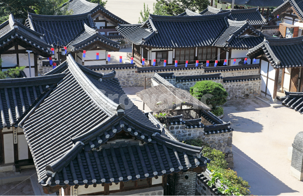 한옥,한옥마을,기와,지붕,기와지붕,건축,한국,전통,한국전통,전통건축,전통건축물,청사초롱,남산,남산골,남산한옥마을,남산골한옥마을,하이뷰,하이앵글,탑뷰,탑앵글,마당,가옥,담,담장,돌담,명소,서울