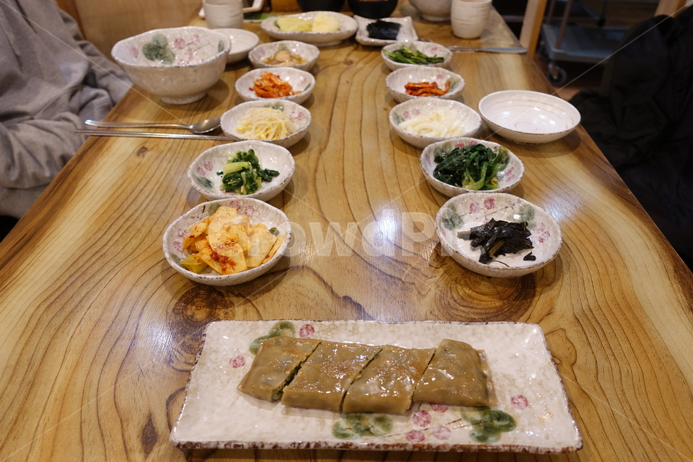 정갈한,반찬,한식,나물,식탁,한국인,그릇,음식,식재료,요리,food,cook,meal,dishes,food reserves,한식,한국음식,한국요리,korean food,korean dishes,korean meal,korean cook