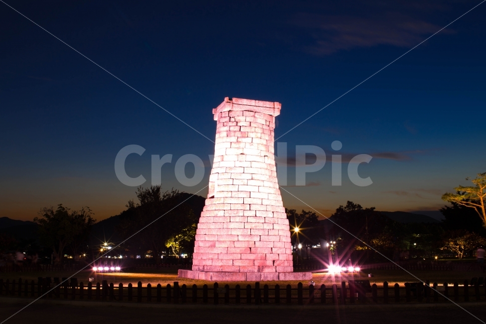 첨성대,첨성대야경,야경,경주야경,풍경,풍경사진,밤풍경,야경,밤,풍경,nightscape,night,landscape,랜드마크,landmark,tourist attraction,한국전통,한국문화,korean traditional,korean culture,building,건물,architecture,건축물,tower,탑