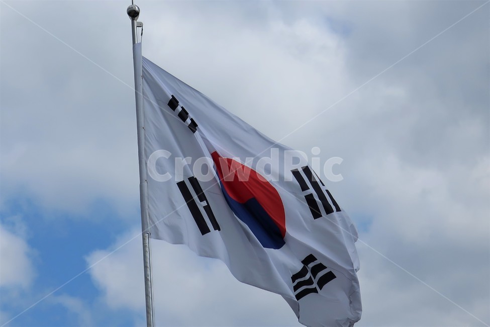 태극기,바람,국기봉,태극,건곤감리,깃봉,하늘,구름,깃발,애국,애국심