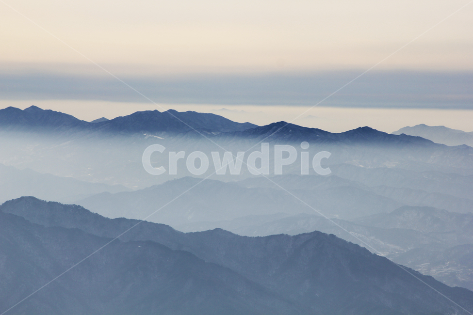 산,겨울산,설산,덕유산,mountain,구름낀산,겨울,풍경,자연,자연,풍경,nature,landscape,한국자연풍경,한국자연경관,korea nature landscape,outdoors,옥외,mountain range,산맥